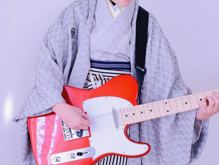 гитара и кимоно