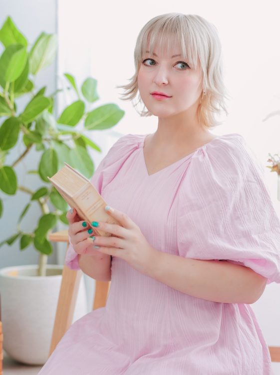 женя с книгой обрезка